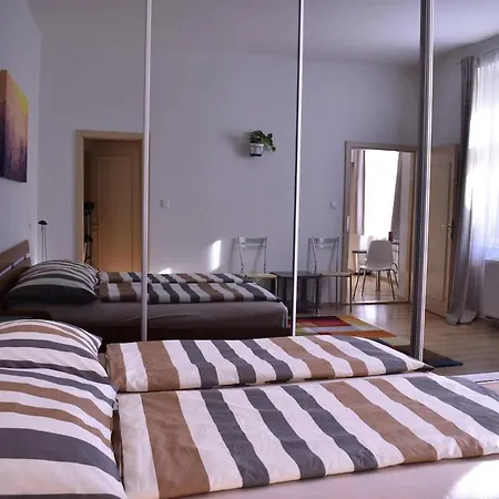 Bright And Cozy - 3 Min To Old Town Square