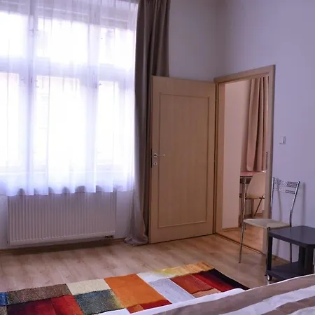 Bright And Cozy - 3 Min To Old Town Square *