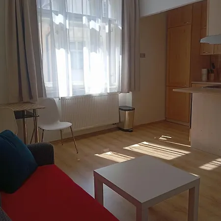Bright And Cozy - 3 Min To Old Town Square *