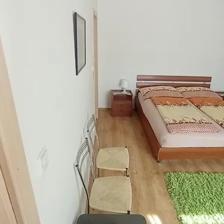 Bright And Cozy - 3 Min To Old Town Square Prag