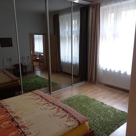Bright And Cozy - 3 Min To Old Town Square Daire