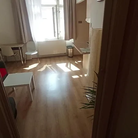 Daire Bright And Cozy - 3 Min To Old Town Square *