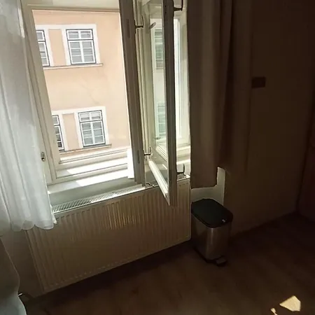 Bright And Cozy - 3 Min To Old Town Square Daire