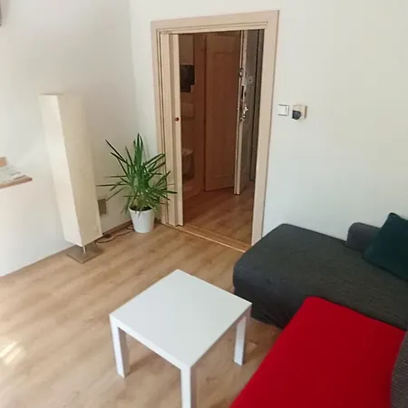 Bright And Cozy - 3 Min To Old Town Square Daire