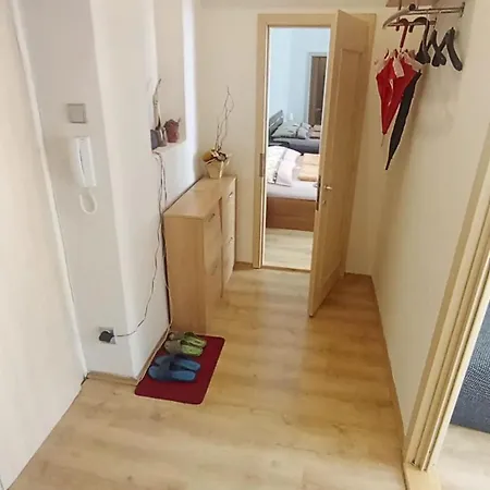 Bright And Cozy - 3 Min To Old Town Square Daire