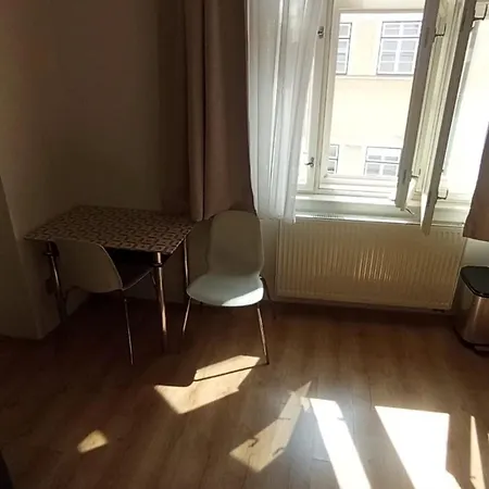 Bright And Cozy - 3 Min To Old Town Square Prag