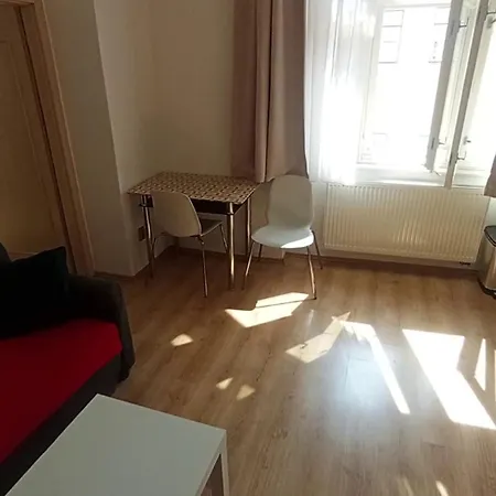 Daire Bright And Cozy - 3 Min To Old Town Square *