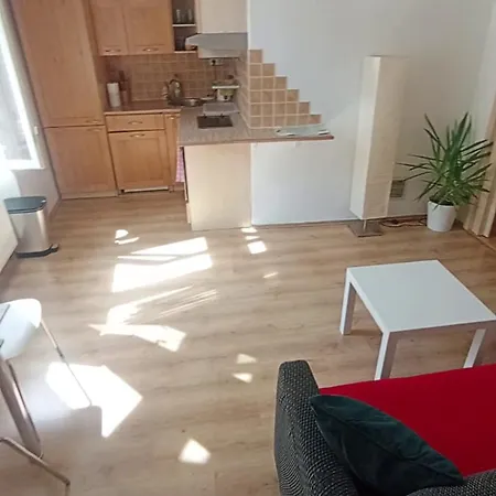 Bright And Cozy - 3 Min To Old Town Square Appartement *